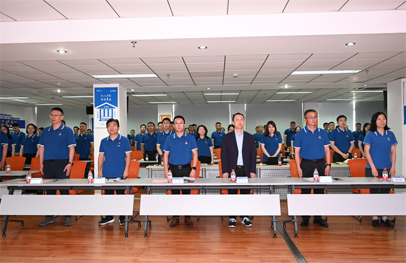 ���ۺ�ɫ���� �������ʷ�չ  ��������LABA360|�ٷ���վ��˾��ί�ٿ���һ������Ա����