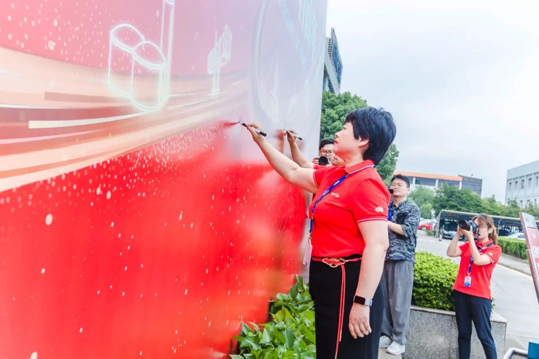 eb40e24058ec38a82bda1cb532ee33d5 eb40e24058ec38a82bda1cb532ee33d5